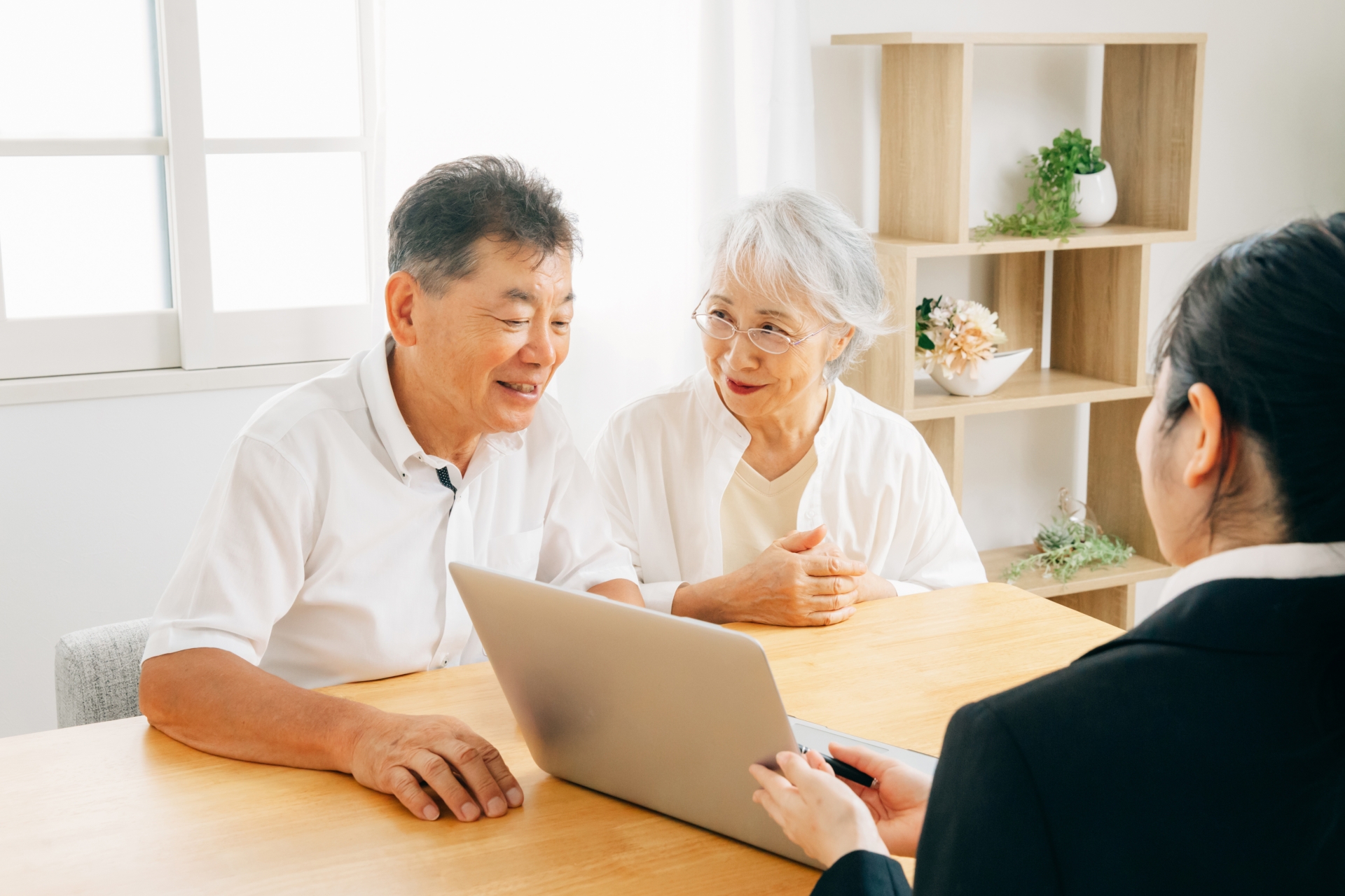 遺品整理はいつから始める？最適な時期とタイミング・注意点をプロが解説！